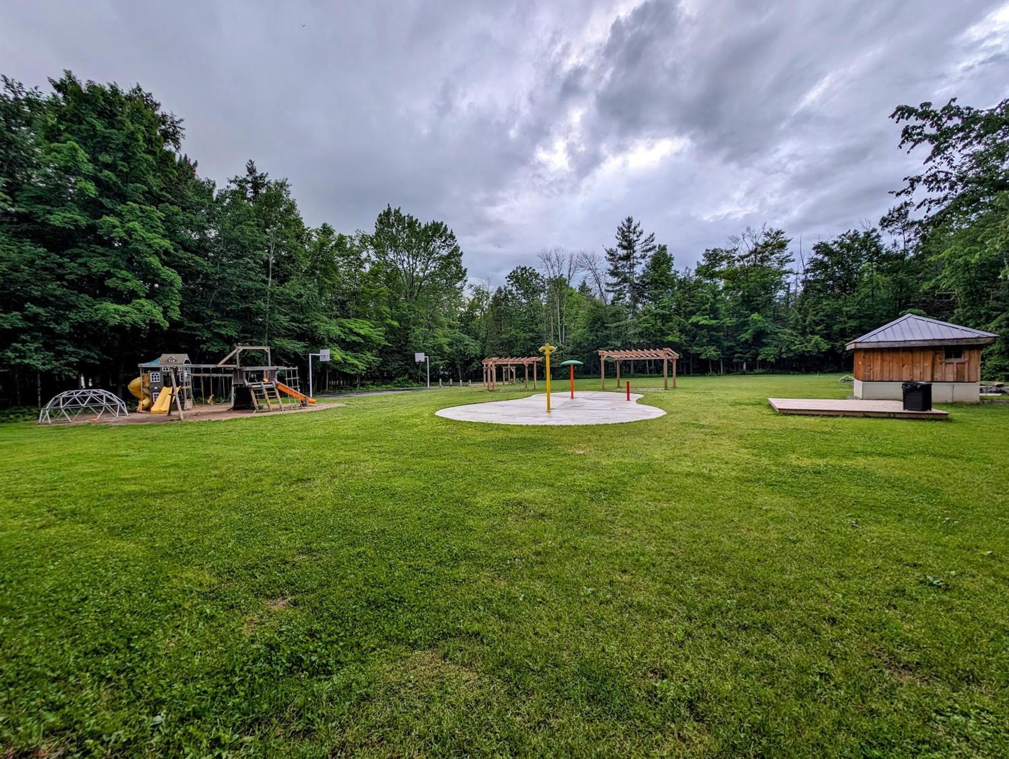 Bristol Pine Lodge מראה חיצוני תמונה