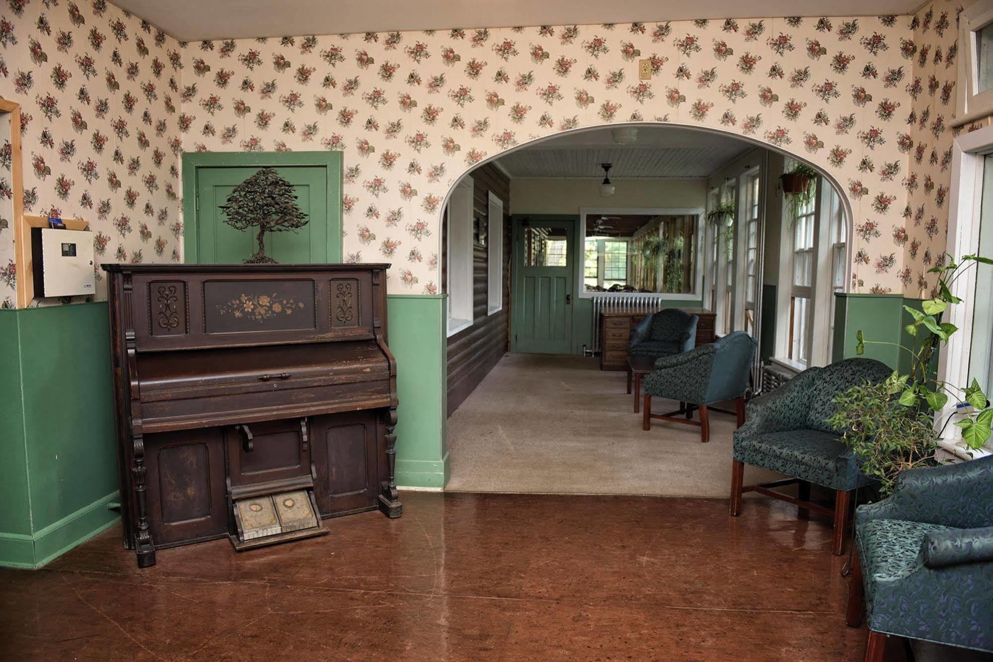 Bristol Pine Lodge מראה חיצוני תמונה